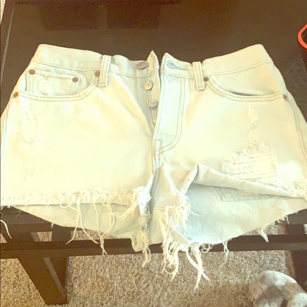 Cut off Levi shorts
